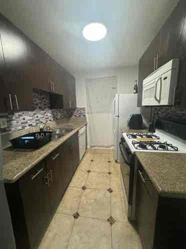 Room For Rent in Mid Wilshire KTOWN