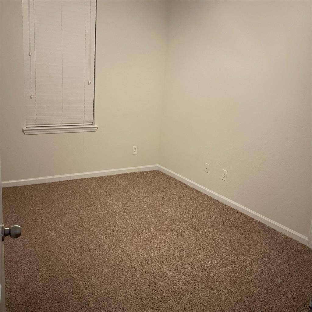 Apartment room for rent.