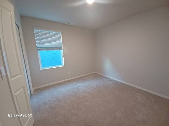 Room for rent in house