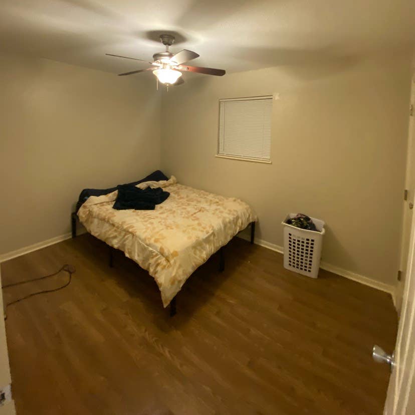 Looking for a roommate In Beaumont.