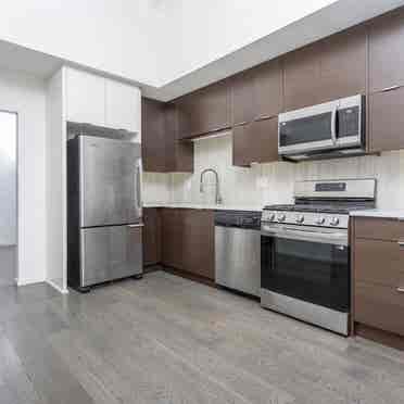 Spacious Lower Mount Royal Condo