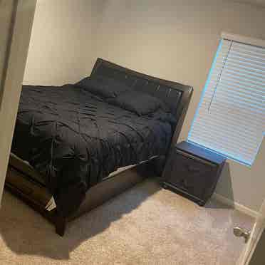 Seeking Clean MALE roommate