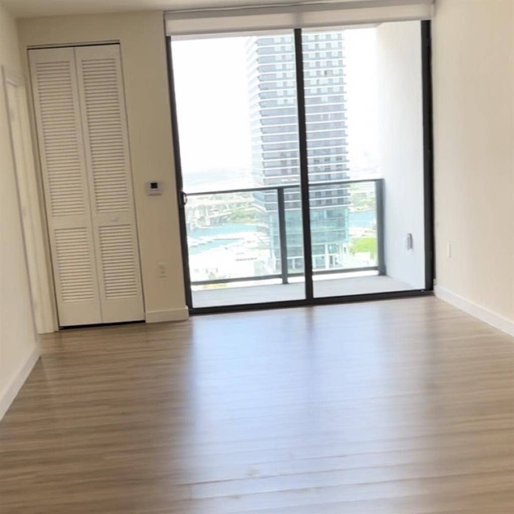 Room for rent in Downtown Miami