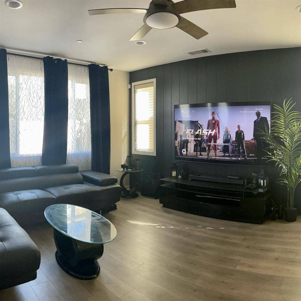 Room for rent in Panorama City