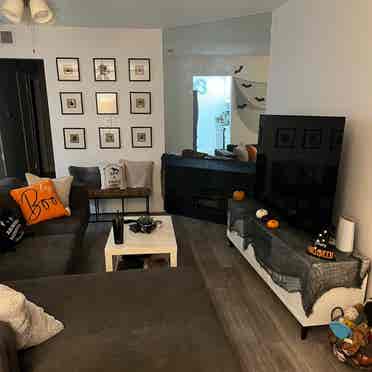 Room for rent with bath in Orange.