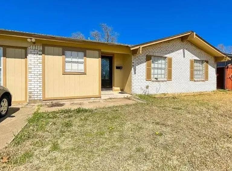 ROOM FOR RENT: Garland, TX