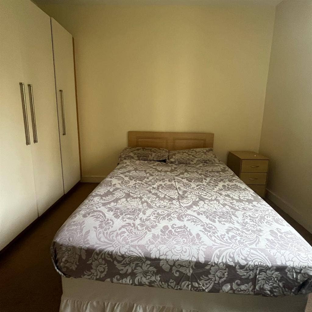 Spacious double room for rent