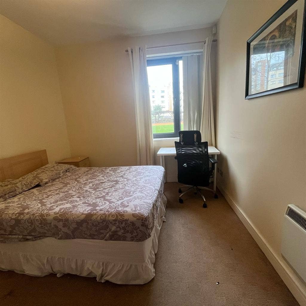 Spacious double room for rent