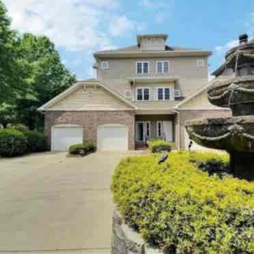 Cozy townhome in quiet neighborhood