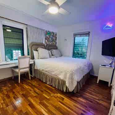 BEDROOM AVAILABLENOW IN MIAMI BEACH