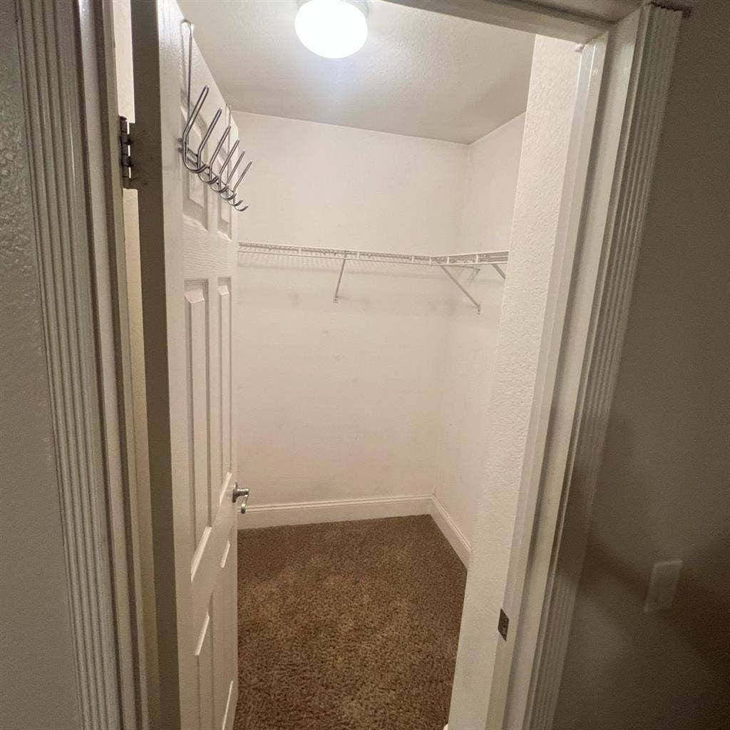 Eastvale - Room for rent