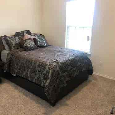 Nice quiet room available in SW FW