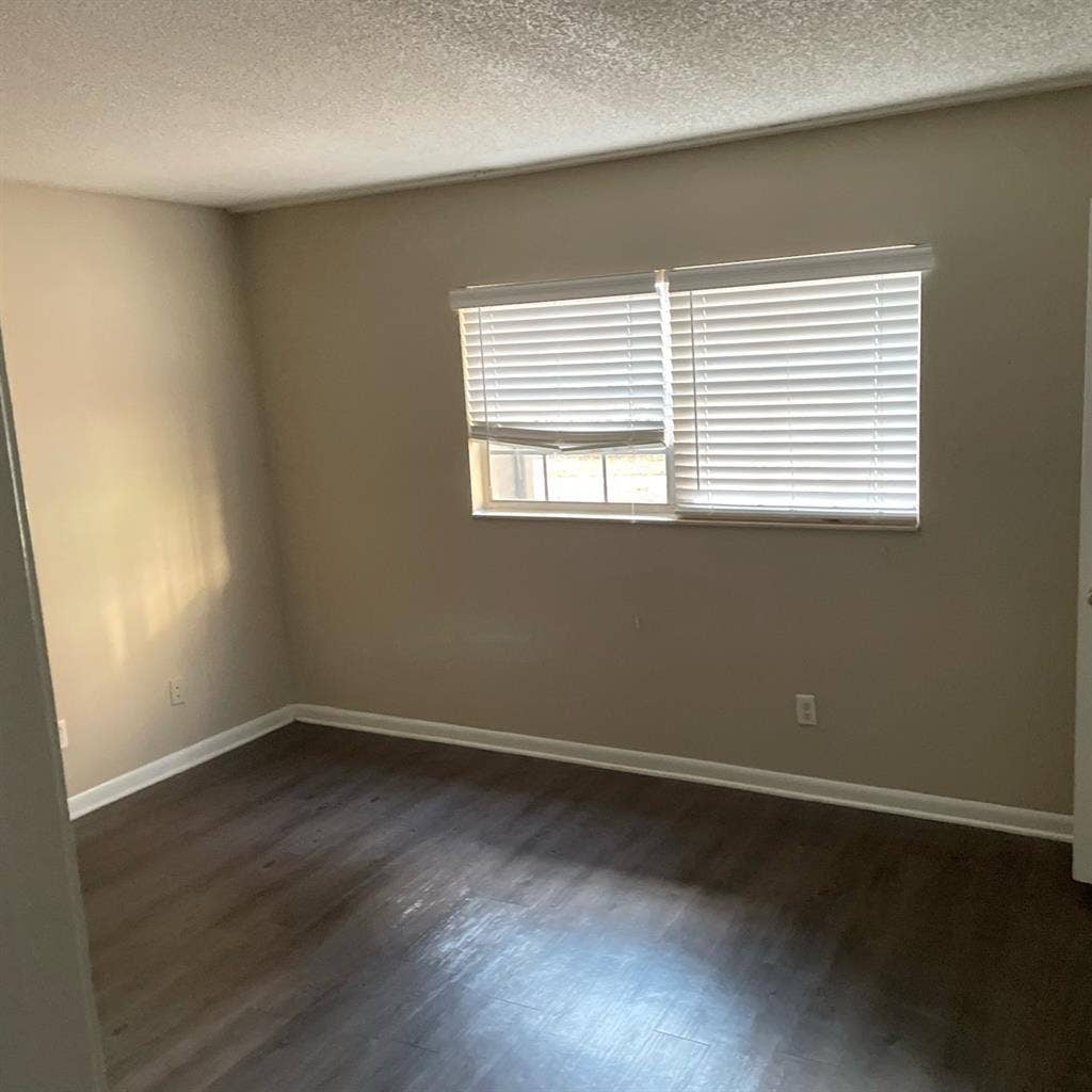 Large 1 bed private bath for rent