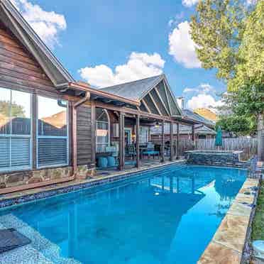 Bedroom, Bathroom, Sunroom, Pool!