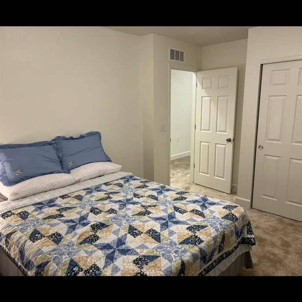 Room for rent, amazing location!