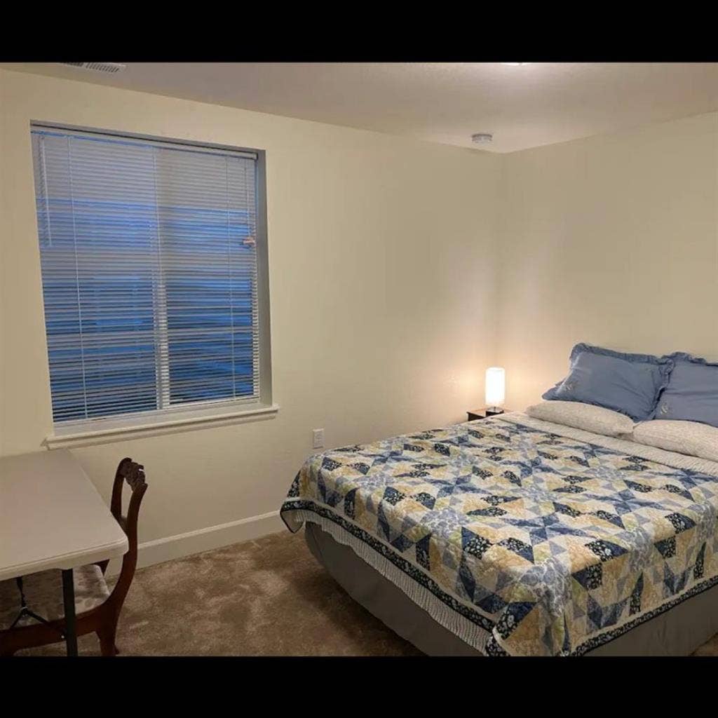 Room for rent, amazing location!