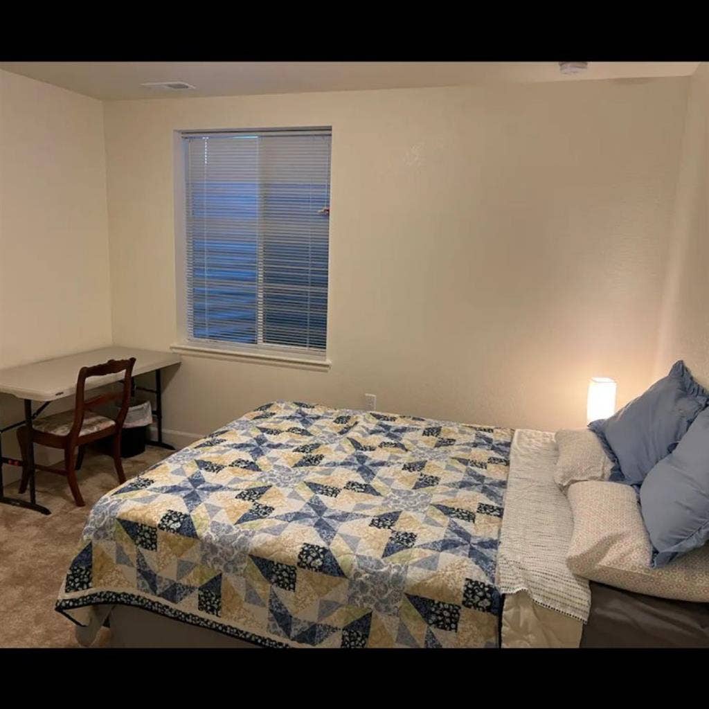 Room for rent, amazing location!