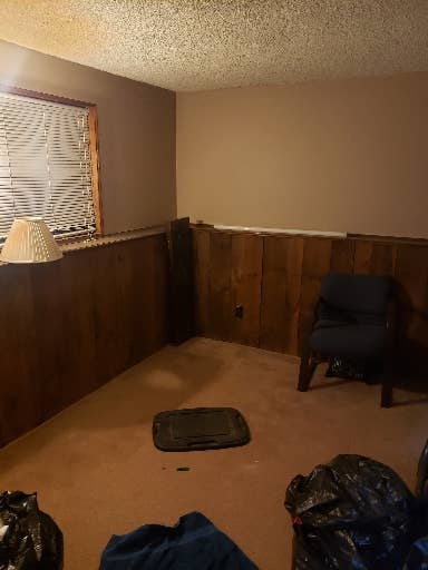 Middle level bedroom available