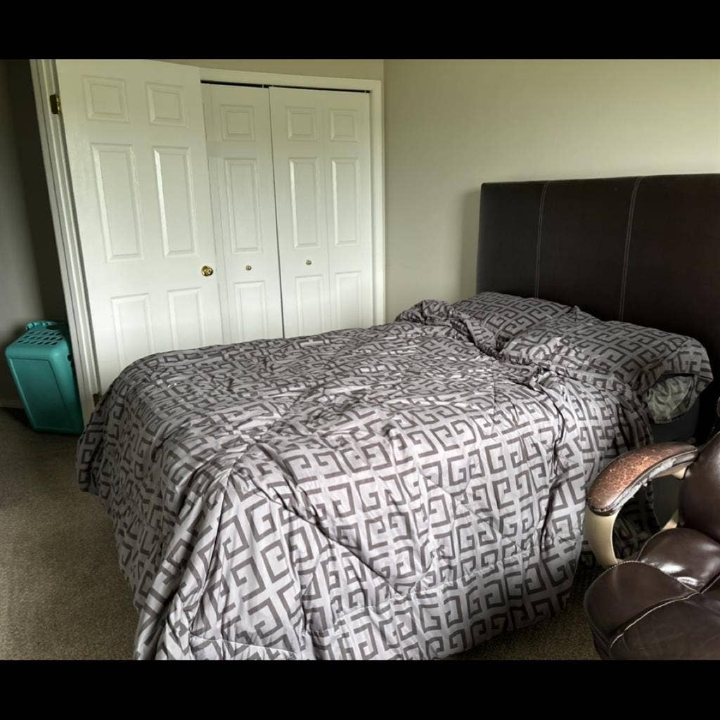 Looking for a female roommate