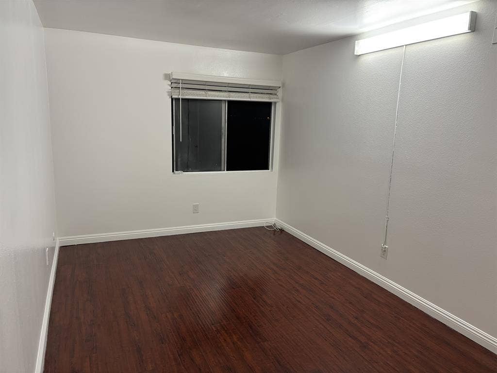 Room for rent  per month