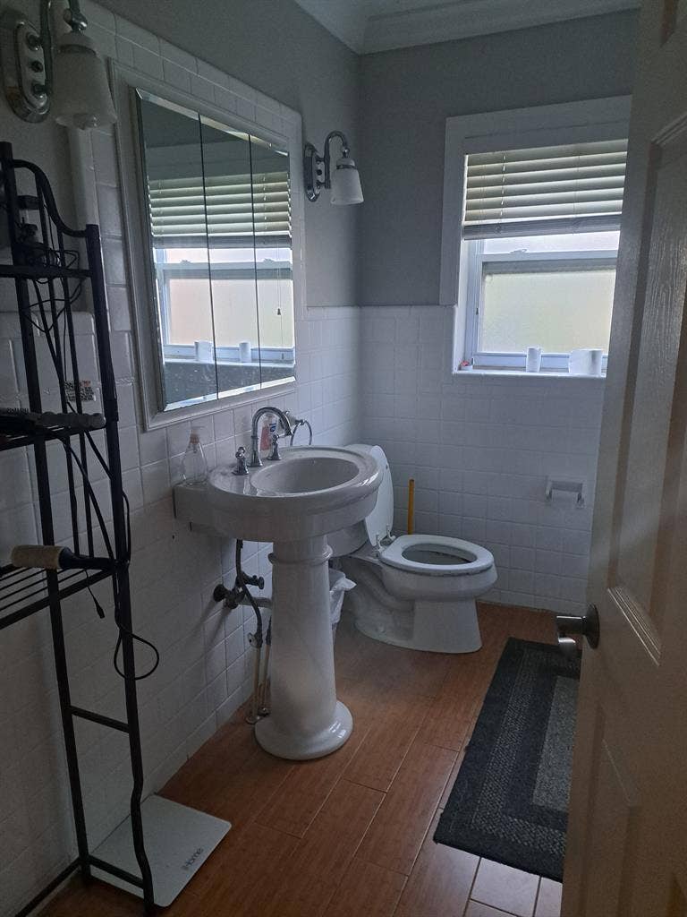 single room for rent in family home