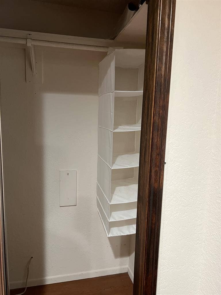 Large Bedroom in SCV available!