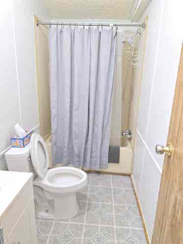 ROOM WITH PVT. BATHROOM FOR RENT