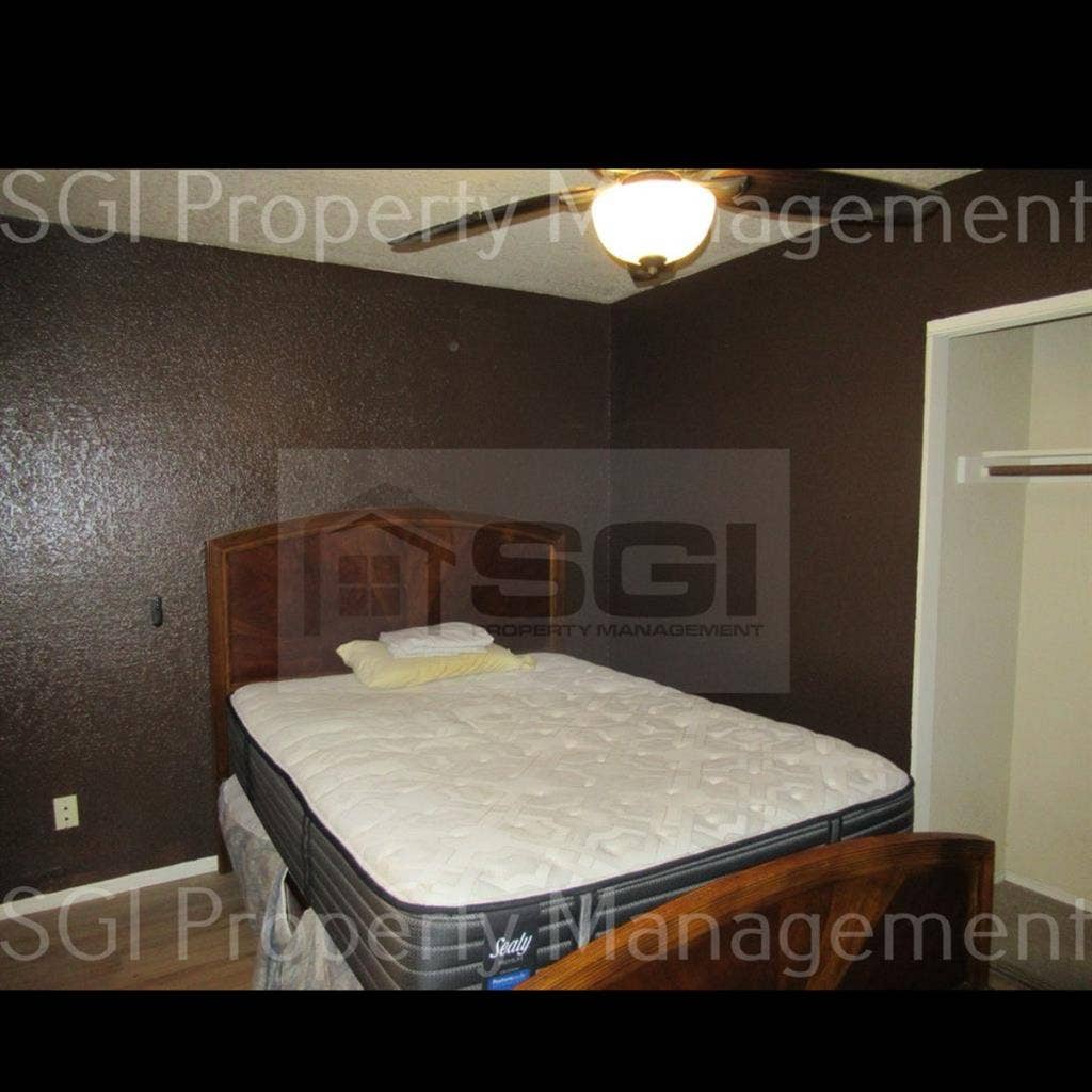 Room for rent and private bathroom