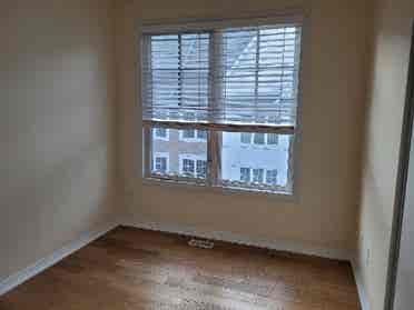 Beautiful bedroom in 2br townhouse