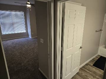 Room and bathroom in Stone Oak area