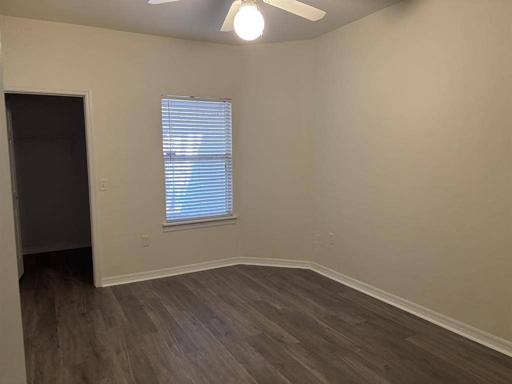 1 bedroom w/ shared bathroomm