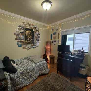 Winter quarter house sublease!