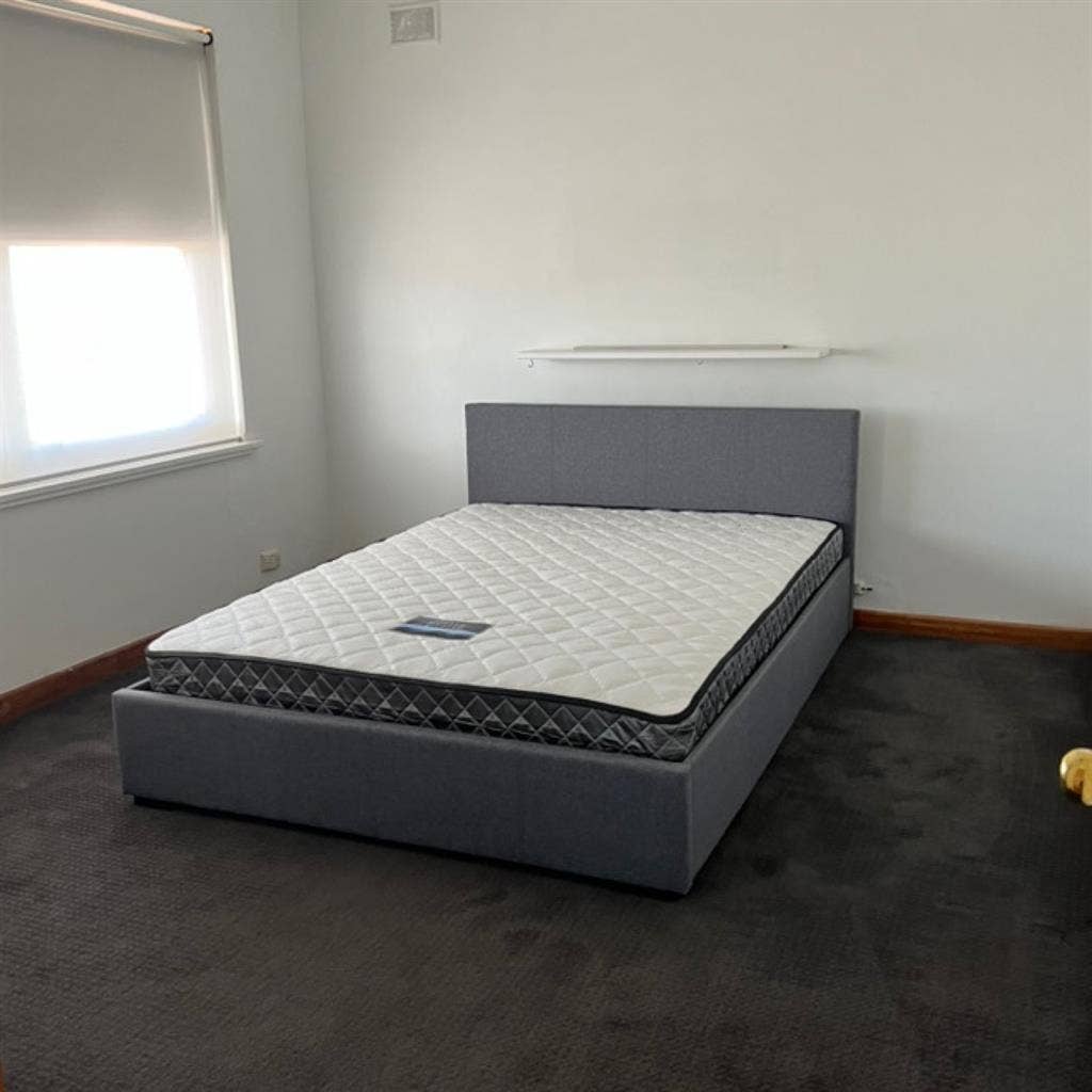 One fully fur bedroom in Enfield