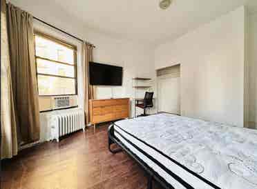 Bright bedroom in Upper West side