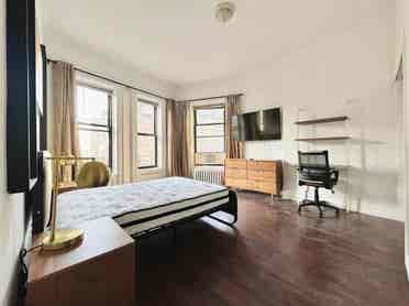 Bright bedroom in Upper West side