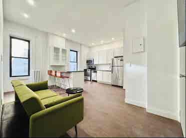 Bright bedroom in Upper West side