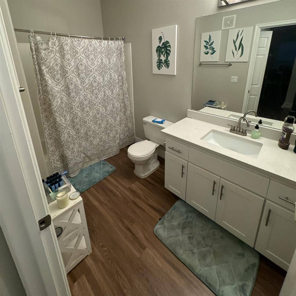 Room with private bathroomm