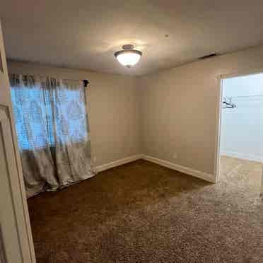 Eastvale- Room for rent