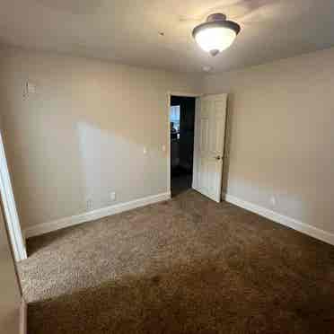 Eastvale- Room for rent