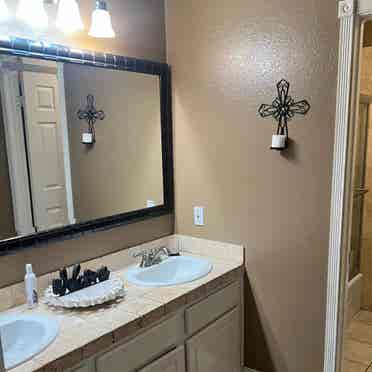 Eastvale- Room for rent