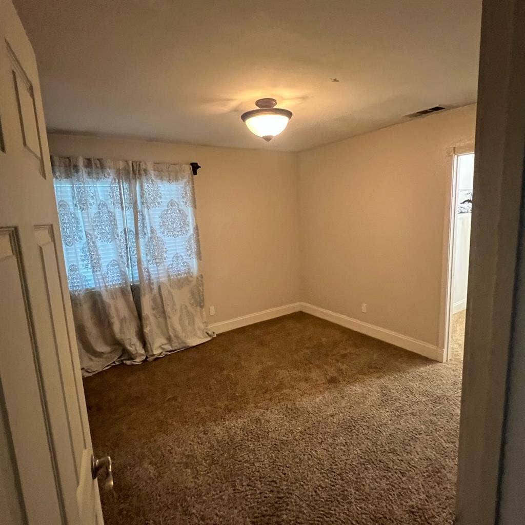 Eastvale- Room for rent