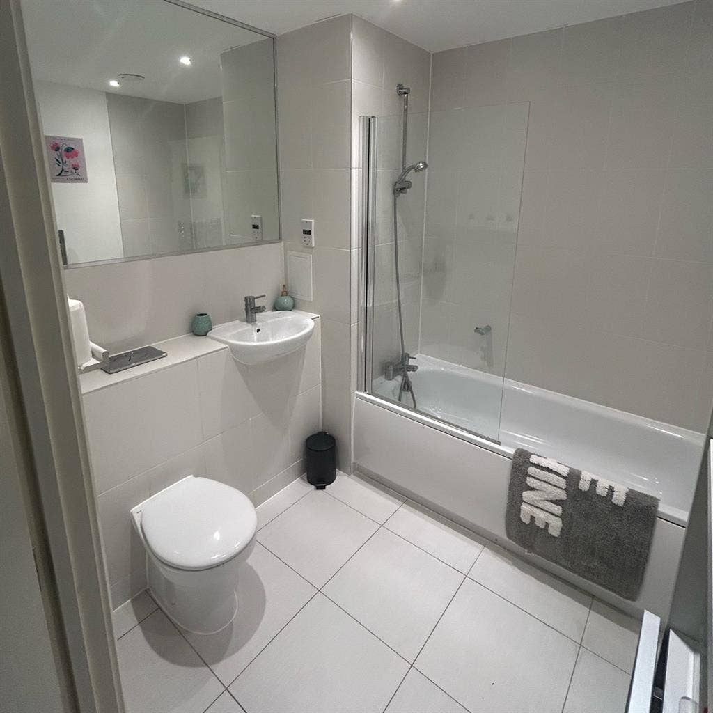 1 large double in 2 bed flat