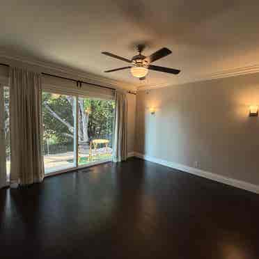 Large room/studio w/ private enter