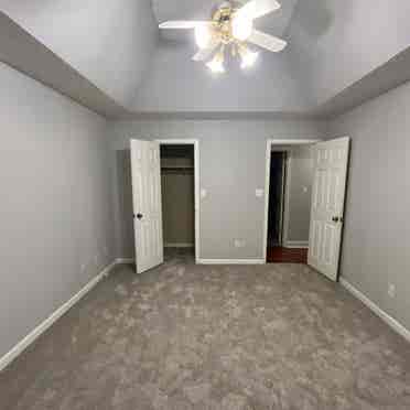 Master bedroom for rent