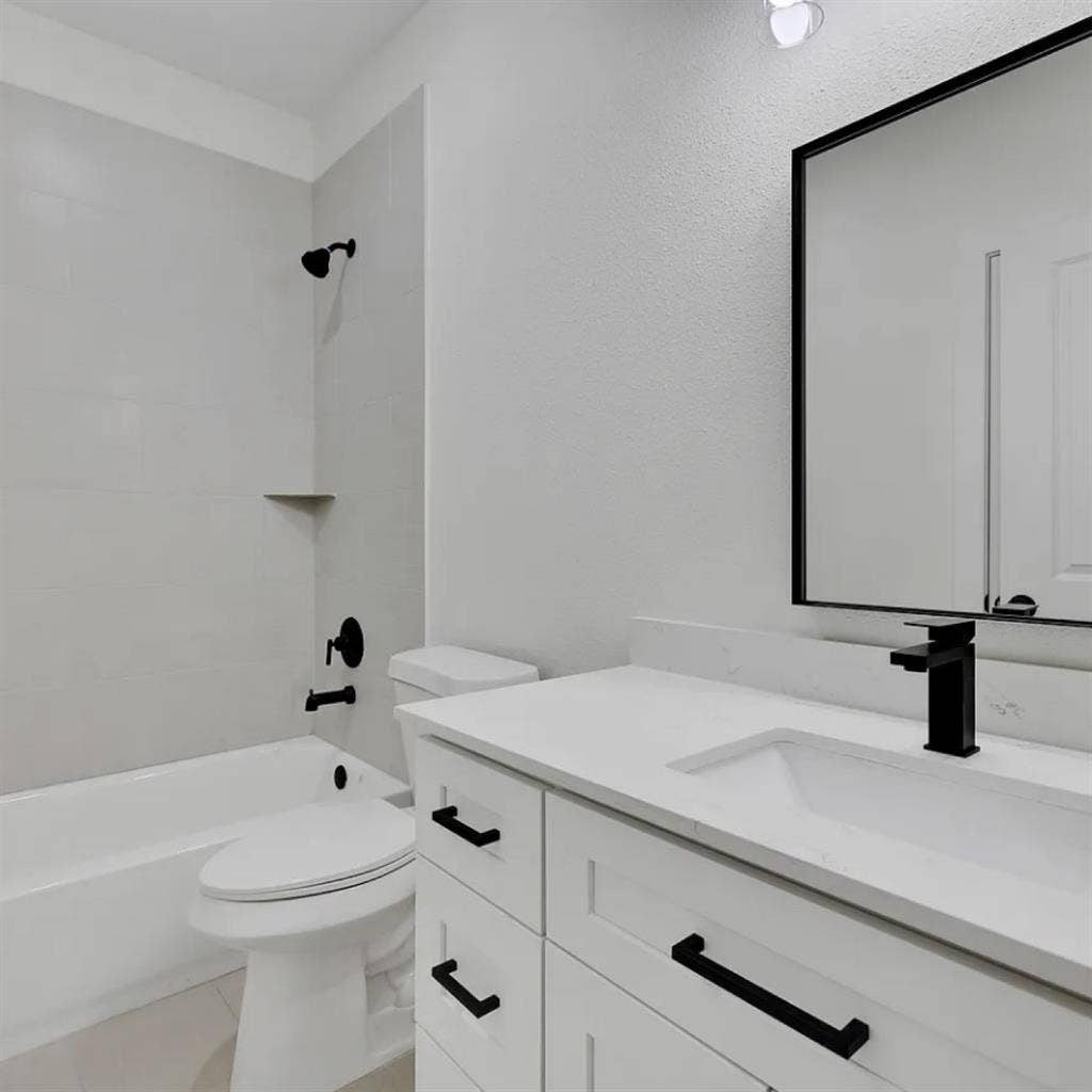 Brand New  bath near U of H