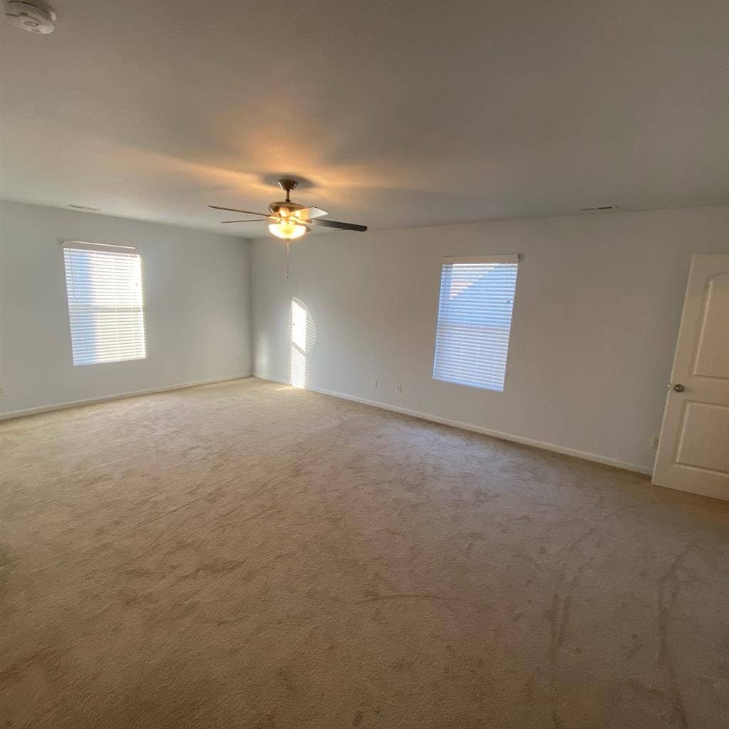 Large Bedroom w/ private Bathroom