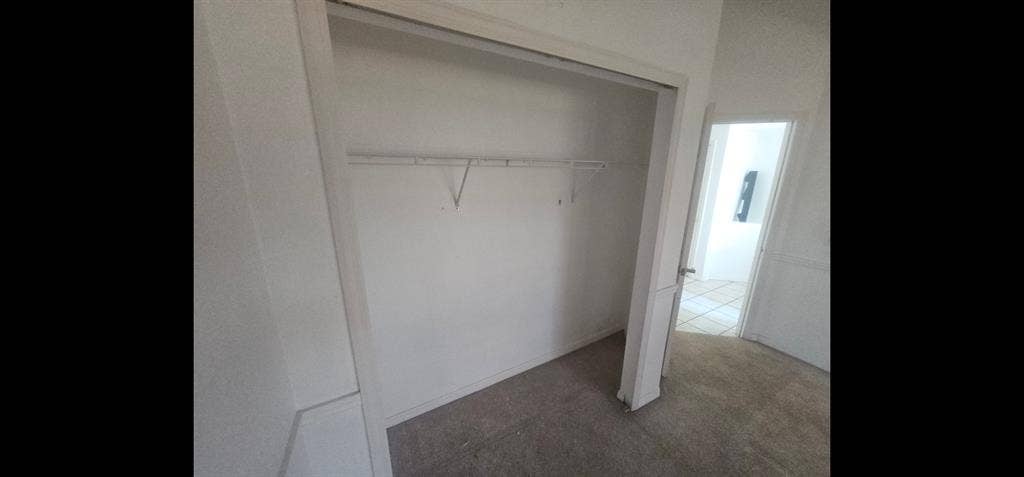 Master bedroom prvt bathrom all inc