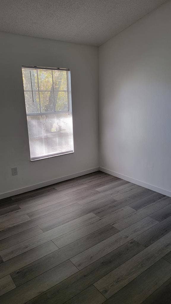 2Rooms available Grant and Semoran.