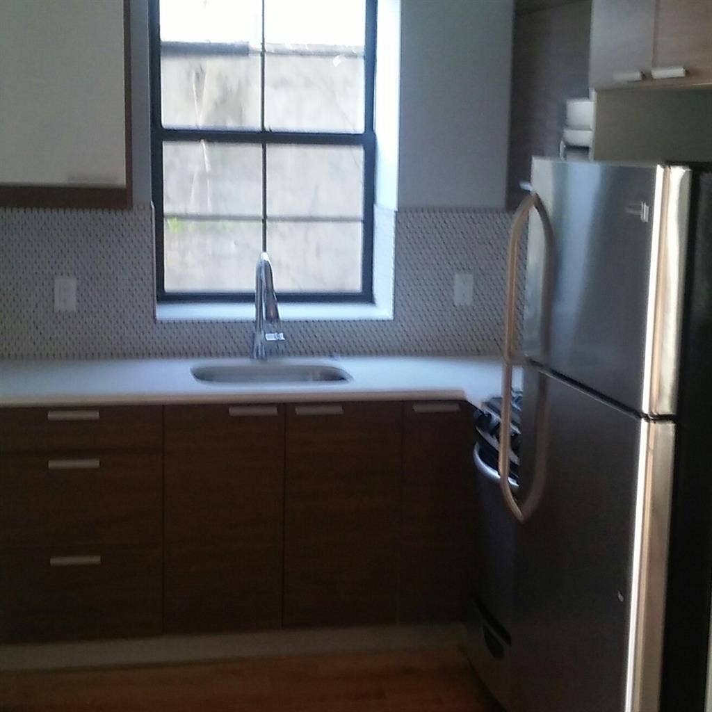 Room Crown Heights available now!!