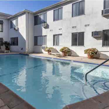 Shared Brentwood Studio Apt w/Pool